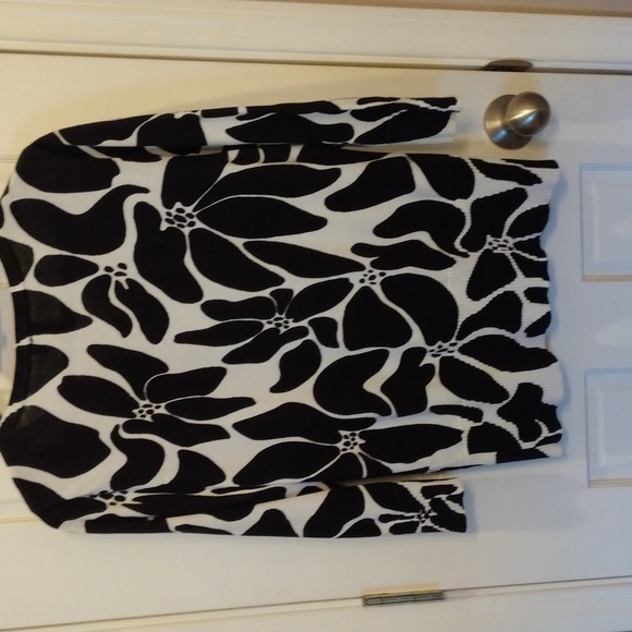 Relativity sweater. - Picture 7 of 13